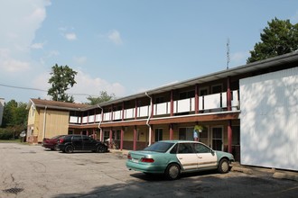 River Bluff Apartments in Niles, MI - Foto de edificio - Building Photo