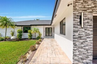 730 SW 95 Terrace in Pembroke Pines, FL - Building Photo