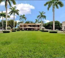 9320 Fontainebleau Blvd in Miami, FL - Building Photo