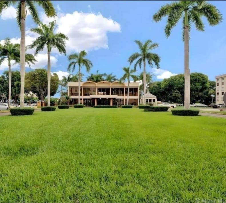 9320 Fontainebleau Blvd in Miami, FL - Building Photo