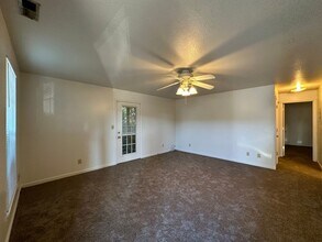 1851 Waters Edge Dr in Clarksville, TN - Building Photo - Building Photo