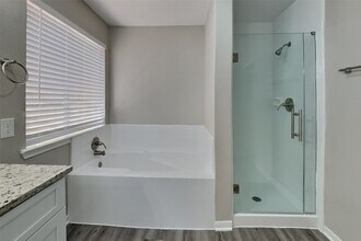 18319 Harnett Dr in Cypress, TX - Foto de edificio - Building Photo