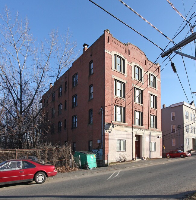 197 S Leonard St in Waterbury, CT - Foto de edificio - Building Photo