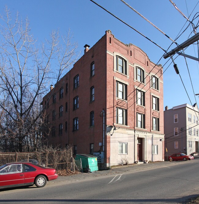 197 S Leonard St in Waterbury, CT - Building Photo - Building Photo