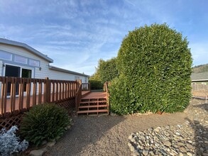 543 Cochran Ln in White Salmon, WA - Building Photo - Building Photo