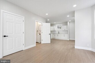 5518 Chew Ave in Philadelphia, PA - Building Photo - Building Photo