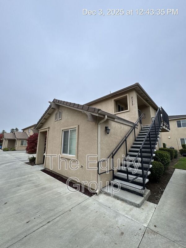 2133 W Lark Ave in Visalia, CA - Building Photo - Building Photo