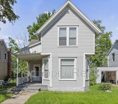 816 S James Ave in Freeport, IL - Building Photo