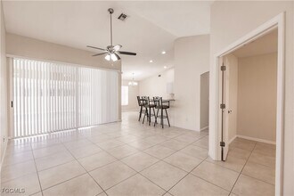 2107 SW 30th Terrace in Cape Coral, FL - Foto de edificio - Building Photo