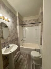 360 Euclid Ave, Unit A in Elmira, NY - Foto de edificio - Building Photo