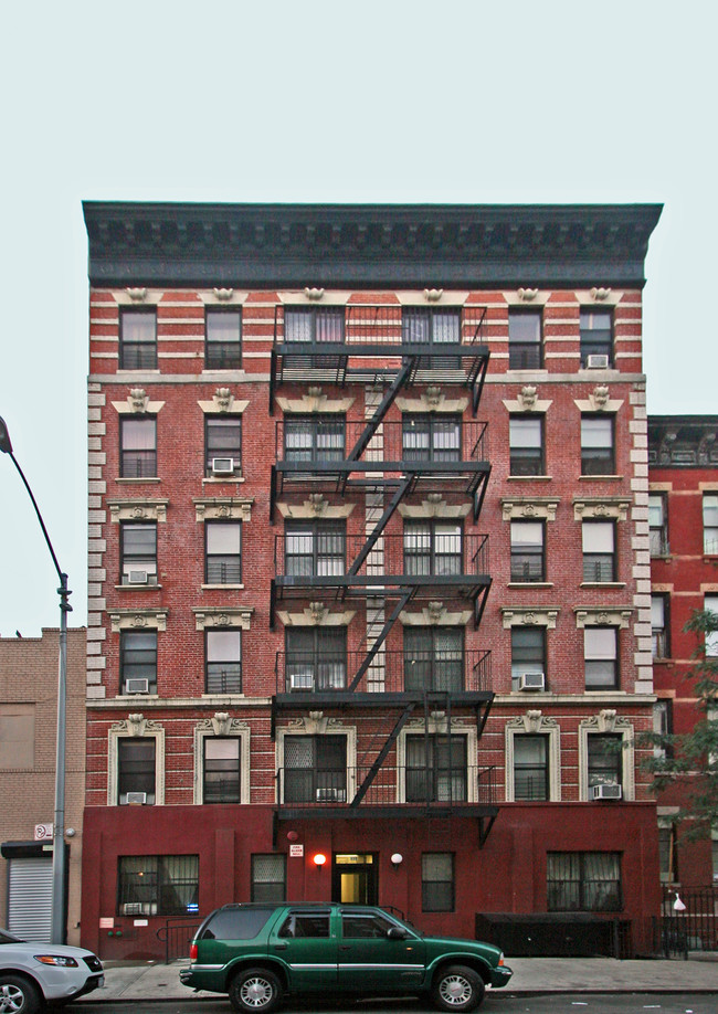 170-172 E 105th St in New York, NY - Building Photo - Building Photo