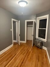 4906 W Walton St, Unit 2 in Chicago, IL - Foto de edificio - Building Photo