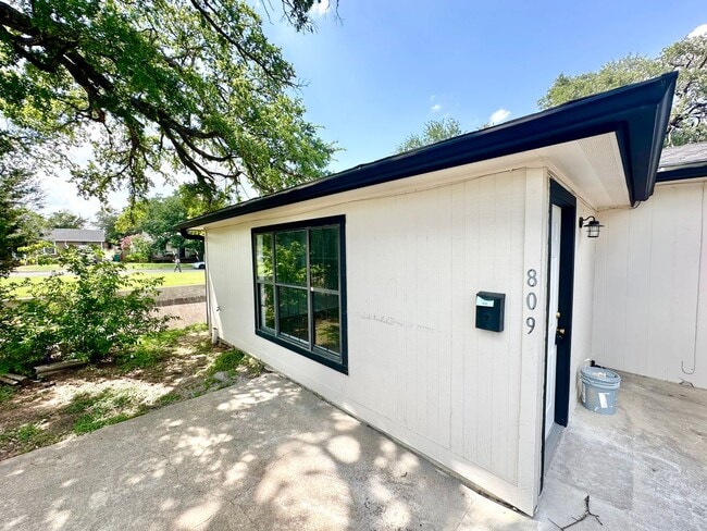 809 W Avenue D in Belton, TX - Building Photo - Building Photo