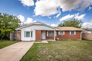 6927 SW Cherokee Ave in Lawton, OK - Building Photo