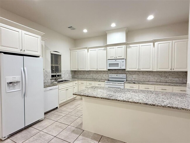 2610 Appian Wy in Roman Forest, TX - Building Photo - Building Photo