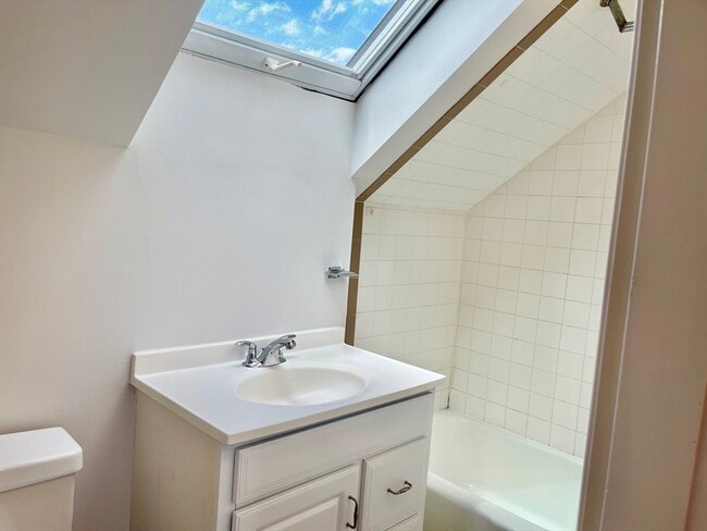 17 Edgecliff Rd in Watertown, MA - Building Photo - Building Photo