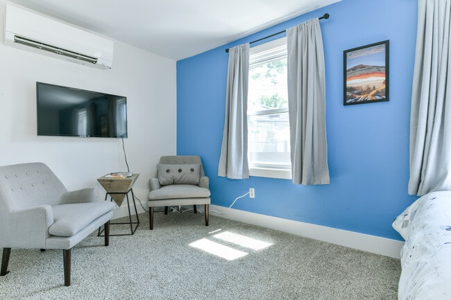 158 Everett St, Unit 1 in Boston, MA - Building Photo - Building Photo