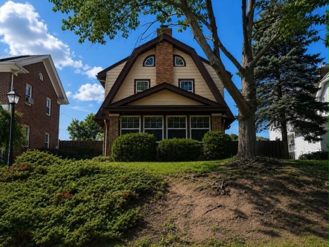 property at 1916 Harlem Blvd