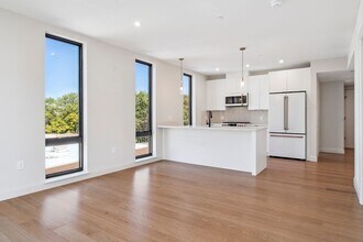 100 Lincoln St in Boston, MA - Building Photo - Building Photo