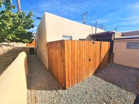 121 Fiesta St, Unit C in Santa Fe, NM - Building Photo