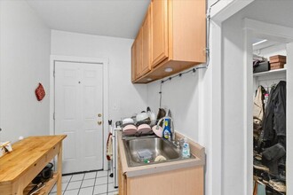 656 W Oakdale Ave in Chicago, IL - Building Photo - Building Photo