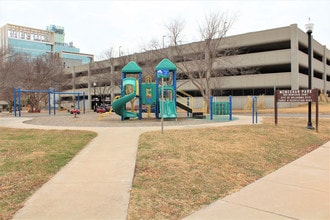 Huxley Manor East in Oklahoma City, OK - Building Photo - Building Photo