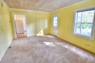 1205 N Greensboro St in Carrboro, NC - Building Photo - Building Photo