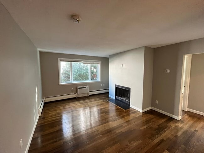 34 Evergreen St, Unit 50-28 in Boston, MA - Building Photo - Building Photo