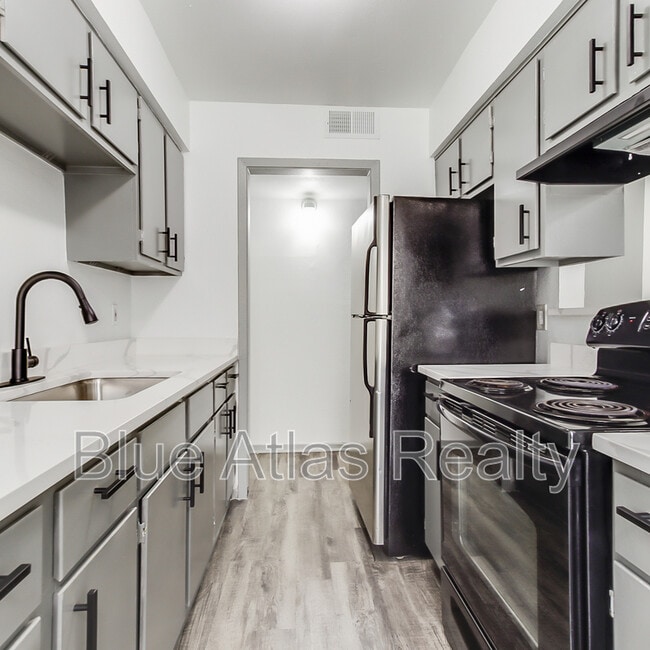 property at 912 Isbell Rd