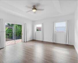 3047 Day Ave in Miami, FL - Foto de edificio - Building Photo