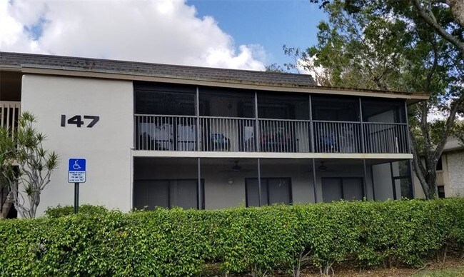 147 Deer Creek Blvd-Unit -401 in Deerfield Beach, FL - Foto de edificio - Building Photo