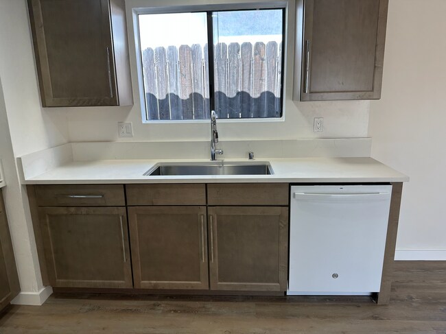1210 Palomar Terrace in Escondido, CA - Building Photo - Building Photo