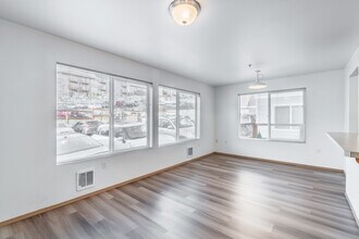 Broadway Apartments in Bellingham, WA - Building Photo - Interior Photo