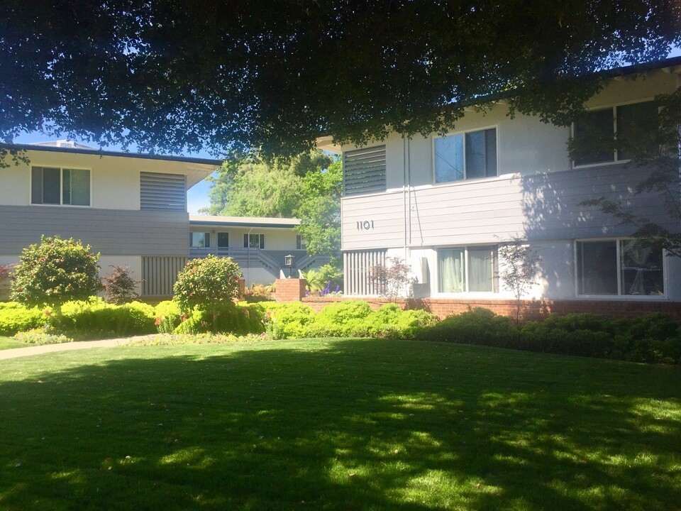 Noel Court Apartments in Menlo Park, CA - Building Photo