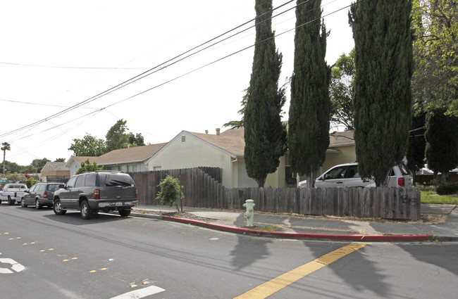 673 Oak Ave in Redwood City, CA - Building Photo - Building Photo