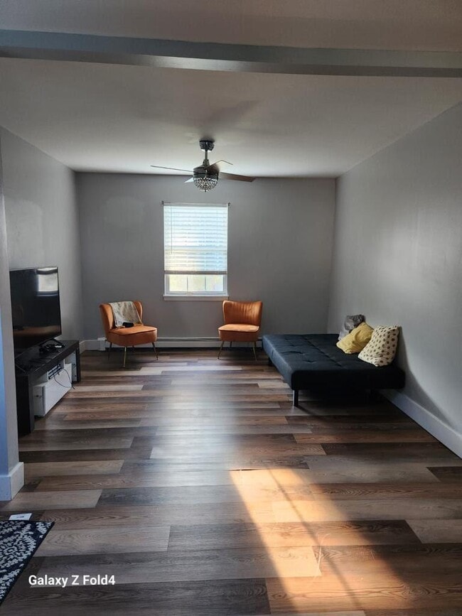 190 Melrose Ave in Massapequa, NY - Building Photo - Building Photo