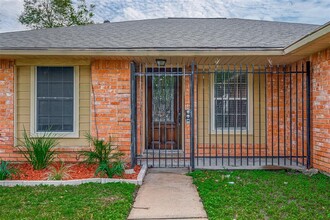 1411 Twining Oaks Ln in Missouri City, TX - Building Photo - Building Photo