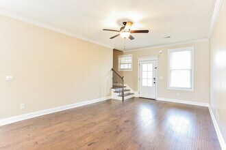 575 Hollandale Rd in La Vergne, TN - Foto de edificio - Building Photo