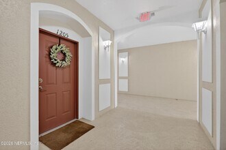 7801 Point Meadows Dr, Unit 1205 in Jacksonville, FL - Foto de edificio - Building Photo