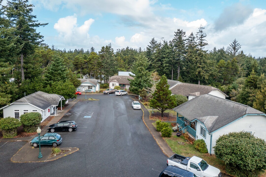 Cedar Point Cottages in Port Orford, OR - Building Photo