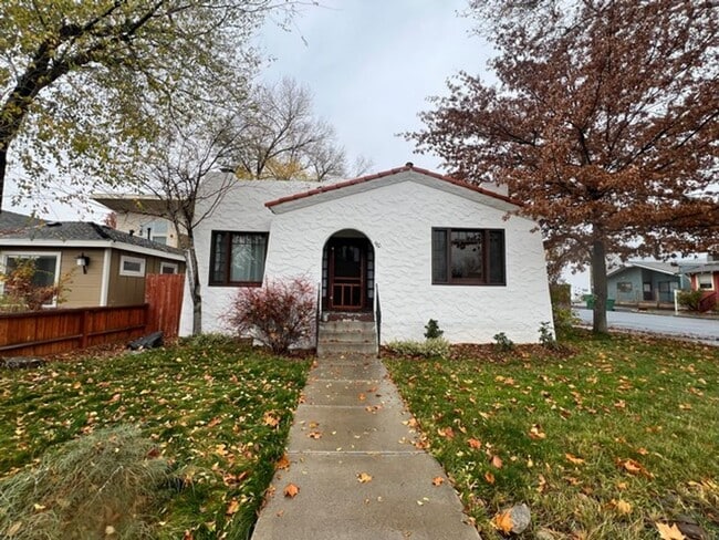 90 Caliente St in Reno, NV - Building Photo - Building Photo