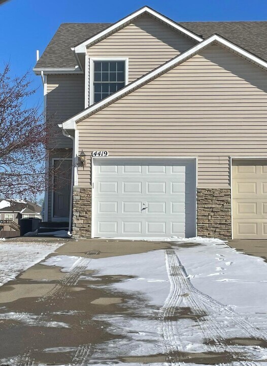 4419 N 106th St in Kansas City, KS - Foto de edificio