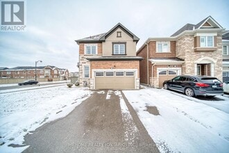 249 Thomas Phillips Dr in Aurora, ON - Building Photo - Building Photo