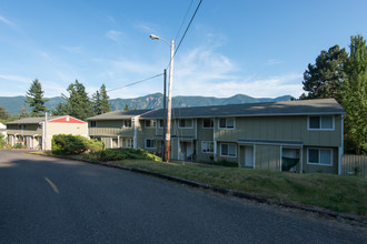 Cascade Village in Stevenson, WA - Building Photo - Building Photo