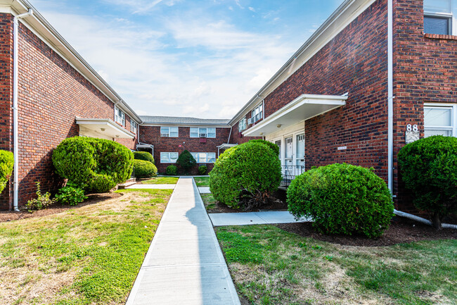 88 McKinley St in Hackensack, NJ - Foto de edificio - Building Photo