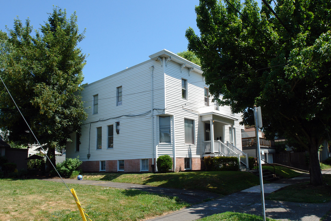 2831-2833 NE Couch St in Portland, OR - Foto de edificio