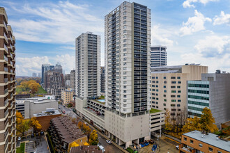 Commonwealth Towers in Toronto, ON - Building Photo - Building Photo