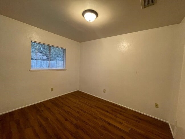 property at 7431 La Pl Dr