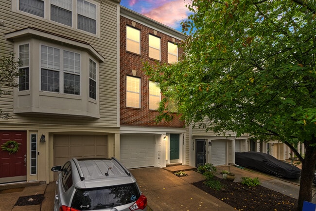 12527 Heykens Ln in Bristow, VA - Building Photo - Building Photo