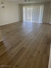 11204 Lakeland Cir in Ft. Myers, FL - Foto de edificio - Building Photo